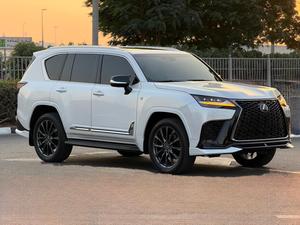 AUTO USATA 2024 LEXUS LX600 BIANCA 3.5L V6 TURBO SPORT 409CV/5200RPM 6 CILINDRI 7 POSTI TRASMISSIONE AUTOMATICA A 10 VELOCITÀ - Product Image 2