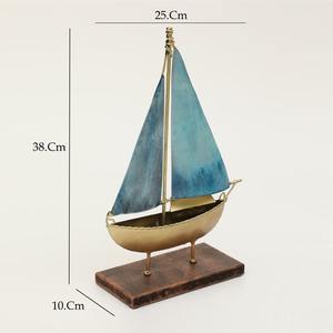 Élégante statue en métal de voilier bleu sur une base marron, idéale pour la décoration intérieure ou l'affichage de bureau à thème nautique, vente en gros d'Inde - Product Image 3