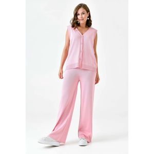 Ensemble gilet sans manches à col en V et pantalon tricoté à taille haute et jambes larges. - Product Image 3