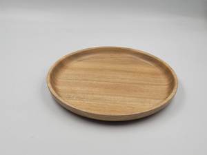 Assiettes de service en bois d'acacia minimalistes et écologiques personnalisées Huhipro Vietnam, D18H2.3 cm, motifs personnalisés OEM/ODM - Product Image 3