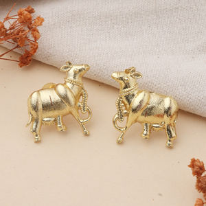 Boucles d'oreilles clous en or jaune pour femme, en laiton 100 %, avec motif animal minimaliste, idéales pour les fiançailles et les soirées - Product Image 3