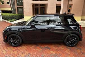 Auto 2024 con Tracción en las Cuatro Ruedas, Bajo Kilometraje, Caja de Cambios Automática, Volante a la Izquierda, Combustible Gasolina/Eléctrico - Product Image 5