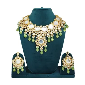 Ensemble de bijoux de mariée élégant en Kundan, collier de mariage plaqué or exquis pour occasions spéciales, bijoux raffinés - Product Image 2