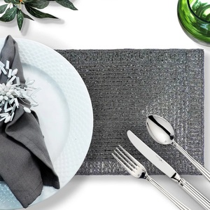 Napperon décoratif de table perlé en verre fait à la main d'aspect royal - Product Image 2