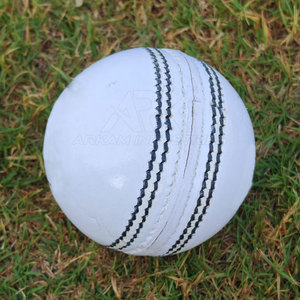 Pelota de Cricket de Alta Durabilidad, Superficie Lisa, Núcleo Resistente, Ideal para Prácticas, Partidos y Desarrollo de Habilidades - Product Image 4