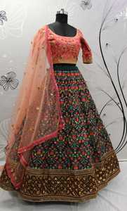 Seda con bordado pesado ZARI, trabajo y trabajo de secuencia, Colección LEHENGA - Product Image 6