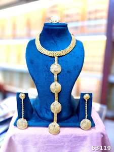 Ensemble de collier de mariée de luxe en finition or royal avec pendentif à franges superposées et boucles d'oreilles assorties 63117 - Product Image 6