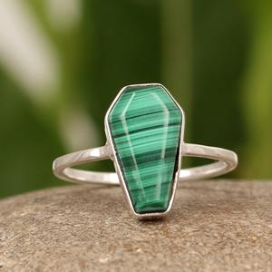 Bague en forme de cercueil en malachite naturelle au design unique, 8x14 mm, argent sterling 925, vente en gros, fournisseur de bijoux artisanaux personnalisés - Product Image 1