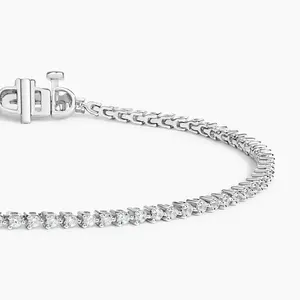 Bracelet tennis en diamants de luxe, accessoire de mode élégant pour toutes les occasions - Product Image 4