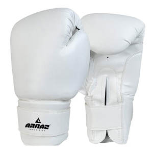 Gants de boxe à finition lisse et positionnement confortable des mains avec sangle de poignet sécurisée et rembourrage doux - Product Image 1