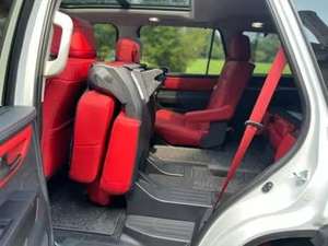 รถเอสยูวีปี 2025 เครื่องยนต์เบนซิน >8 ลิตร พวงมาลัยซ้าย ขับเคลื่อนสี่ล้อ เกียร์อัตโนมัติ หลังคาพาโนรามิก ขนาดยาง R18 ระบบควบคุมความเร็วอัตโนมัติ ระบบควบคุมความเร็วอัตโนมัติแบบแปรผันตามการขับขี่ เบาะหนัง กล้อง 360 องศา ด้านหลัง - Product Image 5