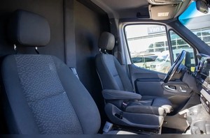 รถบรรทุก Mercedes Benz Sprinter Cab Chassis ปี 2024 คุณภาพเยี่ยม เครื่องยนต์เทอร์โบดีเซล เกียร์อัตโนมัติ เบาะหนัง ภายในสีเข้ม พร้อมส่ง - Product Image 5