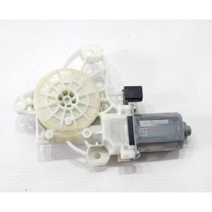 Moteur électrique de vitre avant droite MERCEDES Série GLA (H247) A0009065706 (20>) - Product Image 1