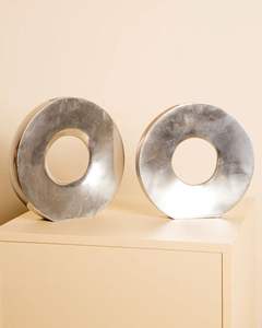 Vase en aluminium artisanal de luxe, écologique, avec finition moderne, pour décorations florales et aménagement intérieur - Product Image 6