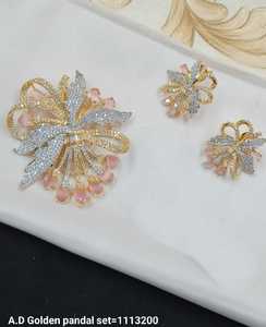 ENSEMBLE DE PENDENTIFS EN DIAMANT AMÉRICAIN À LA MODE ET PLAQUÉ OR CLASSIQUE SANS CHAÎNE PENDENTIF ENSEMBLE DE COLLIER FEMME ET FILLE - Product Image 4