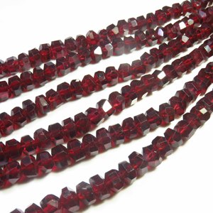Cuentas Facetadas de Granate Rojo Natural de Mozambique de Alta Calidad, 6-8 mm, Piedras Preciosas en Forma de Cubo, 17 Pulgadas de Largo para la Fabricación de Joyas - Product Image 1