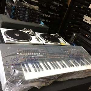 Réductions Spéciales Clavier Arrangeur Workstation Original PA4X 61 Touches en Vente et Prêt à être Expédié - Product Image 1