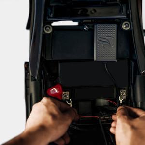 KOMOBI CITY Porte-clés intelligent haut de gamme avec GPS antivol pour motos, intégrant une carte SIM et des fonctionnalités intelligentes - Product Image 1