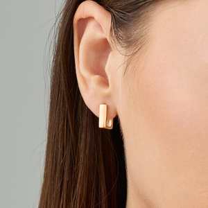 Boucles d'oreilles Huggie géométriques tendance, collection 165232, matériau durable en alliage de zinc - Product Image 2