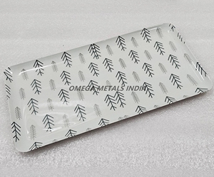 Bandeja de servicio roja cuadrada festiva con patrones blancos caprichosos y bordes lisos, perfecta para celebraciones y reuniones navideñas - Product Image 5