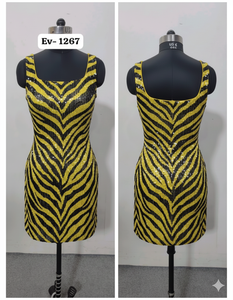 Vestido Corto Verde con Cuentas Hechas a Mano - Product Image 5