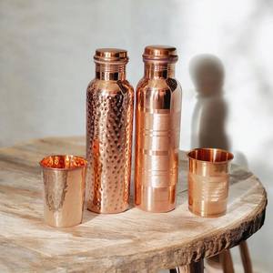 Bouteille d'eau en cuivre réutilisable écologique pour le bureau, la maison, le yoga, la salle de sport et les voyages en plein air avec un design martelé élégant - Product Image 1