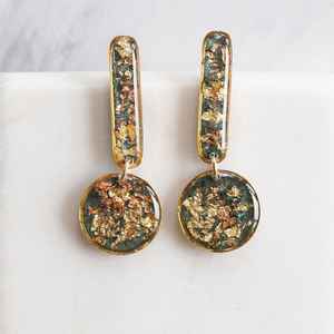 Boucles d'oreilles pendantes en résine goutte d'eau vintage, grands bijoux à breloques pour femmes et dames | Accessoires de mode élégants - Product Image 1