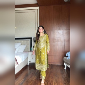 Nouvelle arrivée chic : Haut ethnique multicolore en Chinon avec détails de broderie Resham et dupatta fantaisie en Chinon – Collection 2025 - Product Image 4