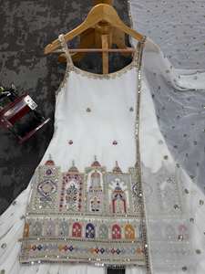 Mariage ethnique indien Kurti Sharara Dupatta Salwar Costume Robe de fête en coton et soie avec broderie fantaisie de créateur. - Product Image 3