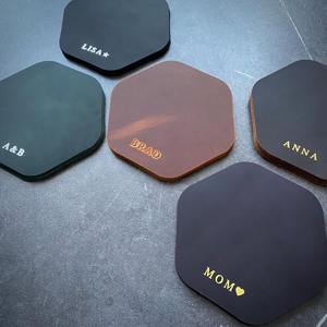 Juego de Posavasos de Cuero con Logotipo Personalizado, con Soporte de Metal, Venta Caliente, Posavasos Redondo de Lujo, Protector de Mesa Premium, Elegante para el Hogar y la Oficina - Product Image 6