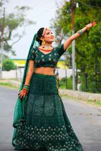 Colección de Bodas de diseñador exclusivo Lahanga Choli Party Wear Estilo Bollywood Lehenga Choli para mujeres Fabricante indio - Product Image 4