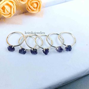 Anillo de Plata de Ley 925 Hecho a Mano al por Mayor con Engaste de Bisel y Piedra Preciosa de Amatista en Bruto, Regalo de Boda y San Valentín para Mujer - Product Image 2