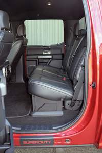 Ford F-450 Super Duty Platinum 4x4 2022, Gasolina, Bajo Kilometraje - Product Image 2