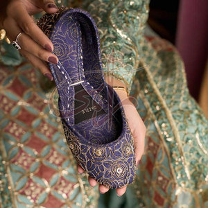 Chaussures Khussa en cuir véritable faites à la main, antidérapantes, sur mesure, vente directe d'usine, faible MOQ, pour les mariages et les soirées festives - Product Image 4