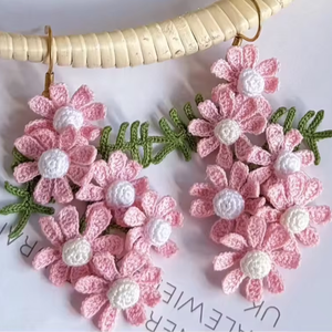 Pendientes de Ganchillo Delicados con Flores Grandes en Racimo, Joyería de Ganchillo Mini Hecha a Mano, Pendientes Colgantes de Ganchillo con Margaritas, Regalo - Product Image 1