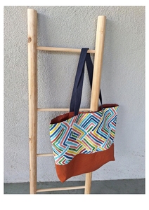 Sac fourre-tout en toile imprimé Color Maze avec motif de labyrinthe multicolore et fond marron, sac de transport quotidien réutilisable et écologique - Product Image 2