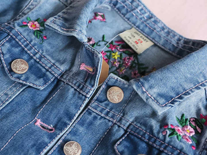 Colección de otoño Venta al por mayor Niños Streetwear Estilo Denim Jean Chaqueta Flor Bordado Botón Decoración Patchwork Diseño de impresión - Product Image 3
