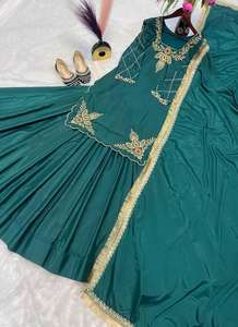 เสื้อปักลายดอกไม้และลำดับผ้าไหมอินเดียนสุดพิเศษพร้อมลำดับลายปักลายดอกไม้และ lehenga - Product Image 2