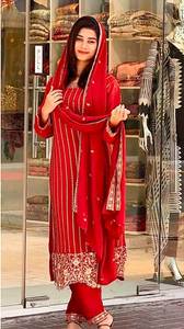 Nuestra tela de seda Chinon pura de estilo pakistaní hasta la rodilla Kurti y parte inferior/abraza la tradición al tiempo que ofrece usabilidad moderna. - Product Image 3