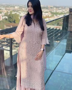 ชุด Kurta และ Sharara สำหรับผู้หญิงคุณภาพสูงผ้าฝ้ายปักลายผสมผสานการออกแบบที่ดีที่สุดของ Kurta พร้อมชุด Sharara - Product Image 5