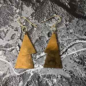 Pendientes triangulares dobles de latón martillado, colgante de gota en capas con textura de bronce, joyería ligera moderna - Product Image 6