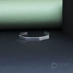 Adorable bracelet rigide en or blanc massif 18 carats avec des diamants cultivés en laboratoire pour hommes, plaqué or au design exclusif pour tous les lieux - Product Image 3