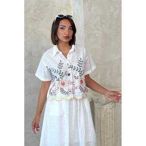 Robes décontractées brodées en gros - Chemises confortables avec broderies accrocheuses - Product Image 5