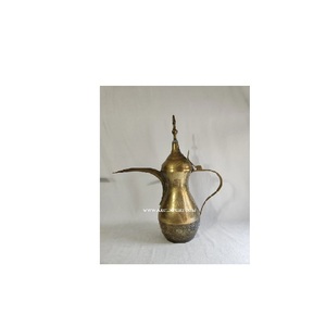 Atractiva Cafetera Árabe de Metal con Diseño Grabado en Oro, Hecha a Mano, para Uso en el Hogar y Hoteles, Tetera para Té y Café - Product Image 1