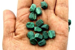 25 Piezas 10-12MM Natural malaquita piedras preciosas sueltas energía positiva roca de cristal en bruto para la fabricación de joyas - Product Image 4