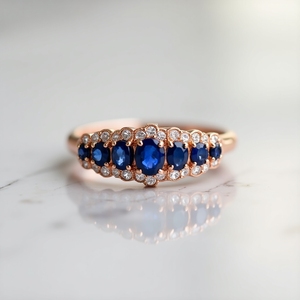 แหวนฮาโลหินหลายเม็ดทำจากไพลินและเพชรสีทองล้วนอัญมณีชั้นดีที่หรูหราแบบกำหนดเองวงครบรอบ - Product Image 3