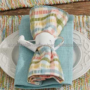 Rond de serviette design feuille de laiton fini antique avec des détails élégants parfait pour la décoration de la table à manger et les occasions spéciales - Product Image 2