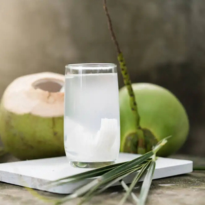 El mejor vendedor de bebidas de frutas de Vietnam Agua de coco congelada natural a precio al por mayor - Product Image 1