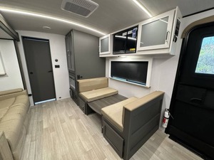 Remolque Keystone B-u-l-l-e-t Crossfire 245RKS 2026 Usado en Buen Estado, Listo para la Venta - Product Image 2