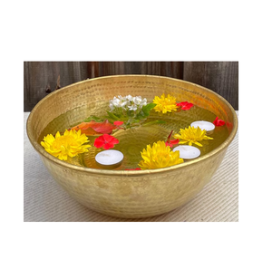 Cuenco de pie Chapado en cobre, utensilios de mesa indios para uso doméstico, cuenco de lavado de pies económico para salón y spa al mejor precio - Product Image 1